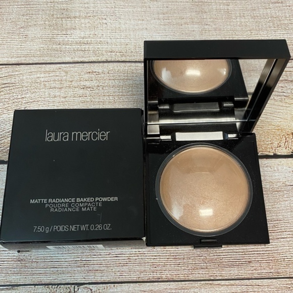 Laura Mercier Matte Radiance Baked Powder Compact